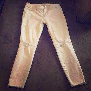 White skinny jeans
